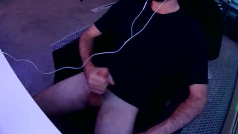 Snapshot of whitecreambigd chatting on 06-09-26, 04:24 whitecreambigd online show from 06-09-26, 04:24