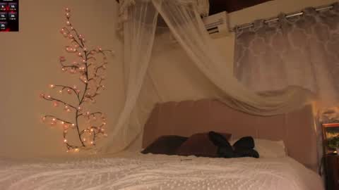 Snapshot of whitekatze chatting on 07-13-26, 05:49 Kitty online show from 07-13-26, 05:49