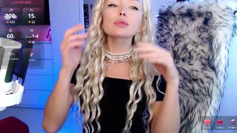 WhiteLaBunny online show from 10-16-25, 09:43