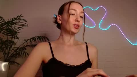 Snapshot of whiteprincessluna chatting on 04-19-26, 04:06 You wont find me here on Saturdays and Sundays online show from 04-19-26, 04:06