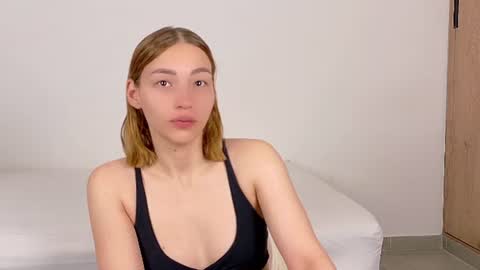 Snapshot of whitesun_01 chatting on 06-13-26, 01:42 WhiteSun online show from 06-13-26, 01:42