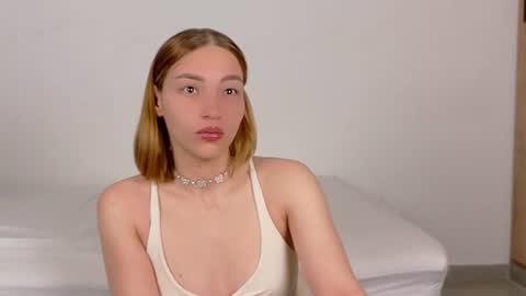 Snapshot of whitesun_01 chatting on 06-19-26, 01:15 WhiteSun online show from 06-19-26, 01:15