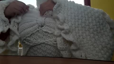 whitesweater online show from 10-21-25, 06:03