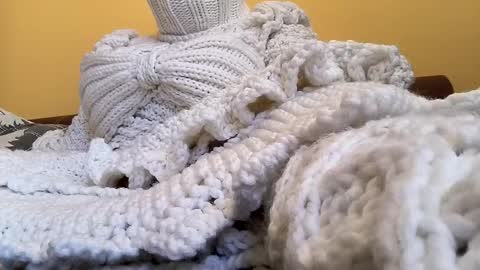 whitesweater online show from 03-10-26, 06:40