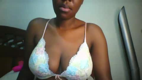 Snapshot of whitney_ly chatting on 05-06-26, 12:32 whitney_ly online show from 05-06-26, 12:32