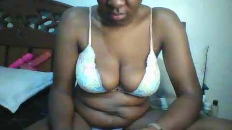 Snapshot of whitney_ly chatting on 06-10-26, 10:14 whitney_ly online show from 06-10-26, 10:14