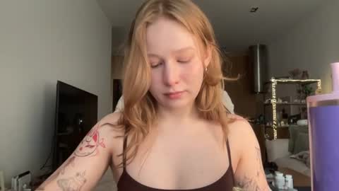 Snapshot of whoisalisa chatting on 06-22-26, 07:38 Alisa online show from 06-22-26, 07:38