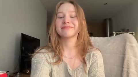 Snapshot of whoisalisa chatting on 06-29-26, 07:25 Alisa online show from 06-29-26, 07:25