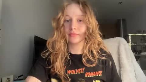 Snapshot of whoisalisa chatting on 07-19-26, 05:33 Alisa online show from 07-19-26, 05:33