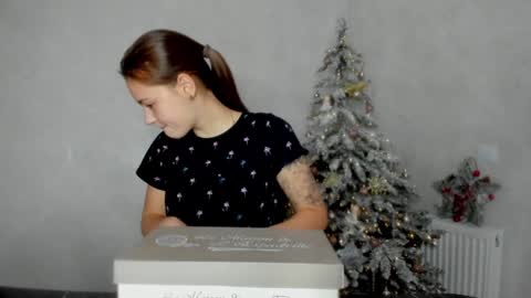 Veronica online show from 12-28-24, 11:37