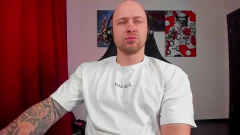 Snapshot of why_you_so_serious chatting on 04-25-26, 03:20 VI online show from 04-25-26, 03:20