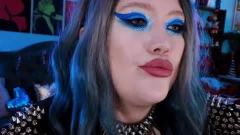 Laura  online show from 12-29-24, 03:11