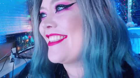 Laura  online show from 01-13-25, 04:18