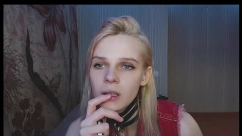 Snapshot of wicky_hey chatting on 02-28-25, 07:14 Victoria online show from 02-28-25, 07:14