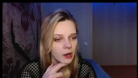 Snapshot of wicky_hey chatting on 11-27-25, 06:43 Victoria online show from 11-27-25, 06:43