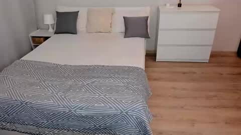 Snapshot of wifealone_x chatting on 03-02-25, 03:59 Eva online show from 03-02-25, 03:59