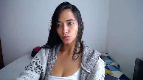 Snapshot of wifhot chatting on 04-21-26, 11:38 Ilauren online show from 04-21-26, 11:38