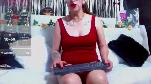 Snapshot of wiktoriabrown69 chatting on 04-12-26, 03:28 VICTORIA online show from 04-12-26, 03:28