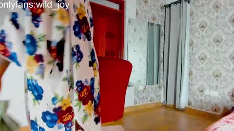 Snapshot of wild_joy chatting on 02-13-25, 07:24 wild_joy online show from 02-13-25, 07:24