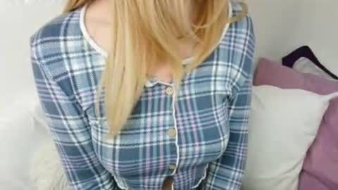 Ella online show from 06-20-26, 05:54