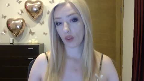 Snapshot of wild_silk_desire chatting on 07-11-26, 04:43 Alina online show from 07-11-26, 04:43