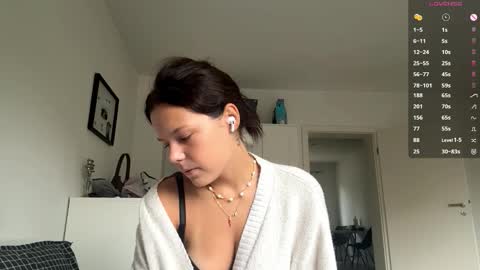 Snapshot of wildahankin chatting on 10-11-25, 07:07 Mia online show from 10-11-25, 07:07