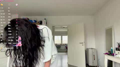 Mia online show from 02-28-26, 03:13