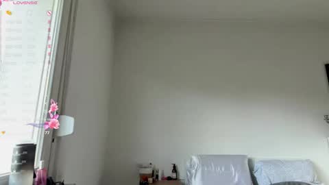 Mia online show from 03-01-26, 03:14