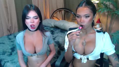 Snapshot of wildara chatting on 10-26-25, 07:53 wildara online show from 10-26-25, 07:53