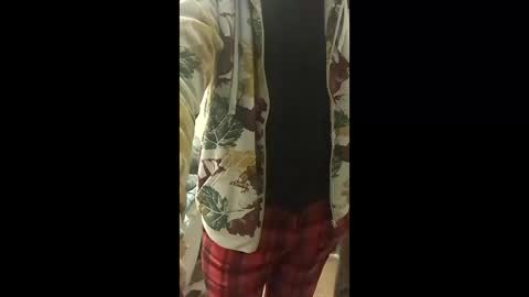 Snapshot of wildmanbobby chatting on 12-21-25, 05:47 bobby banks online show from 12-21-25, 05:47