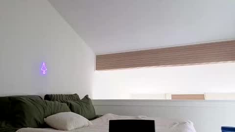 Snapshot of wildrobjr9 chatting on 12-03-25, 04:27 RobBangz online show from 12-03-25, 04:27