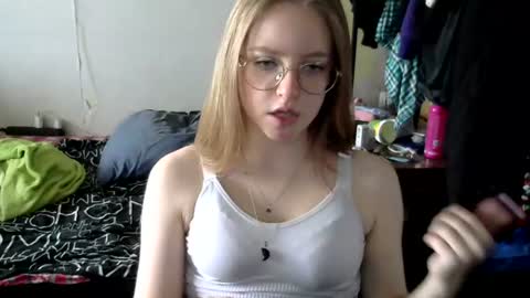 Snapshot of willenasow chatting on 07-14-26, 07:24 Olivia online show from 07-14-26, 07:24