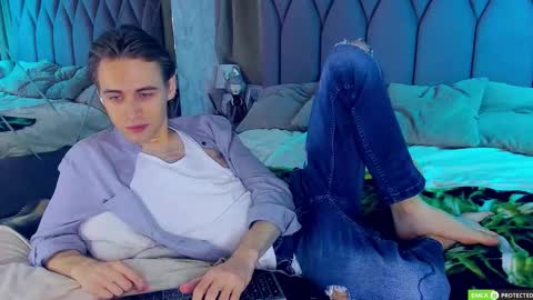 William online show from 11-05-25, 03:06