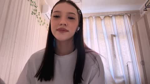 Snapshot of williedaugereau chatting on 04-06-26, 11:44 Mia online show from 04-06-26, 11:44