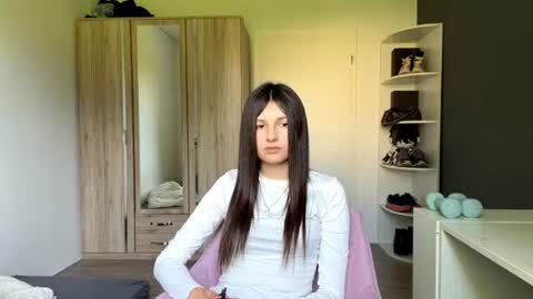 Mari online show from 06-18-26, 09:14