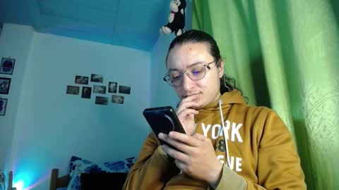 Snapshot of willmonkey chatting on 11-14-25, 06:56 willmonkey online show from 11-14-25, 06:56