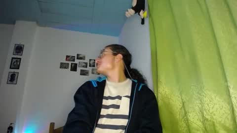 Snapshot of willmonkey chatting on 11-26-25, 02:23 willmonkey online show from 11-26-25, 02:23