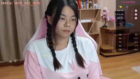 Snapshot of win_nie chatting on 09-08-25, 10:20 Winnie online show from 09-08-25, 10:20