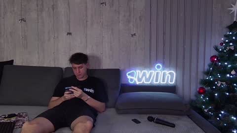 Snapshot of wineandboobs chatting on 12-25-24, 03:17 wineandboobs online show from 12-25-24, 03:17