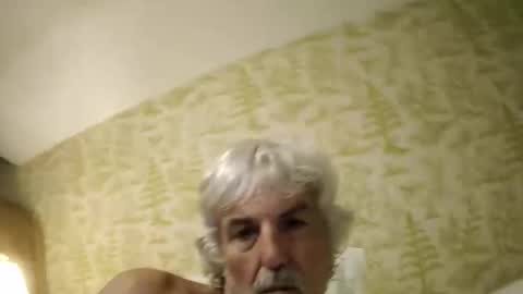 Snapshot of winedog2020 chatting on 06-07-26, 06:33 Gundja Man online show from 06-07-26, 06:33