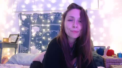 Snapshot of wingardiumleveveosa chatting on 12-20-24, 01:58 Eevie online show from 12-20-24, 01:58