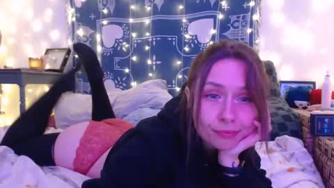 Snapshot of wingardiumleveveosa chatting on 12-28-24, 01:29 Eevie online show from 12-28-24, 01:29