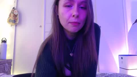 Snapshot of wingardiumleveveosa chatting on 01-10-25, 11:50 Eevie online show from 01-10-25, 11:50