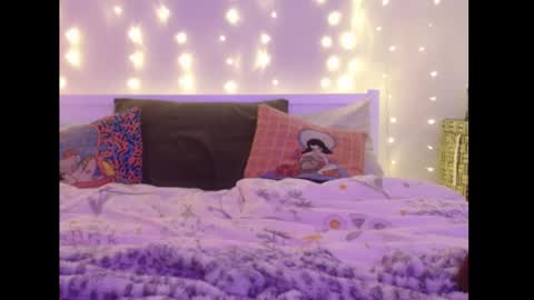 Snapshot of wingardiumleveveosa chatting on 01-24-25, 04:05 Eevie online show from 01-24-25, 04:05