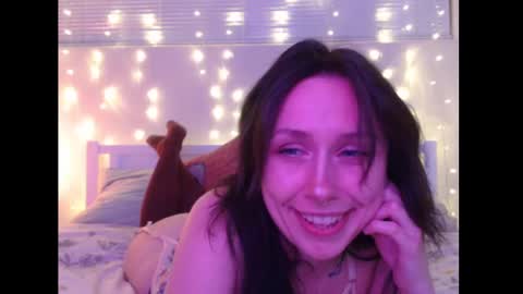Snapshot of wingardiumleveveosa chatting on 01-30-25, 03:22 Eevie online show from 01-30-25, 03:22
