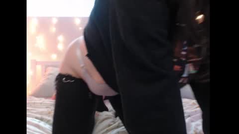 Snapshot of wingardiumleveveosa chatting on 03-09-25, 10:41 Eevie online show from 03-09-25, 10:41