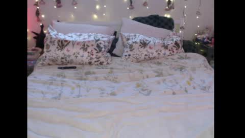 Eevie online show from 04-29-26, 10:16
