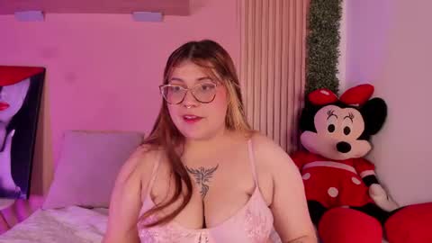Snapshot of winnie_mya chatting on 06-25-26, 05:12 Winnie online show from 06-25-26, 05:12