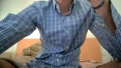 Snapshot of winston1414 chatting on 06-08-26, 04:07 JanCloud online show from 06-08-26, 04:07