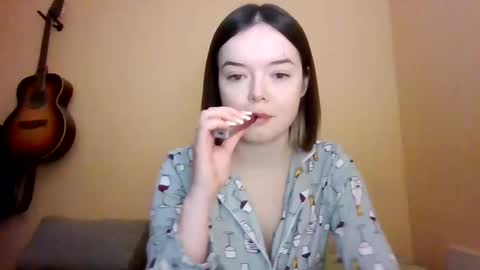 Snapshot of winter__white_rose chatting on 12-20-24, 01:00 Emma online show from 12-20-24, 01:00